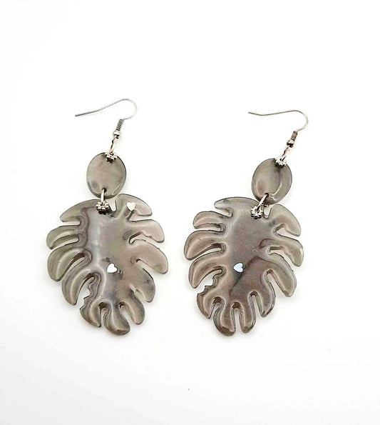 ResiN leaf light earrings GREYISH