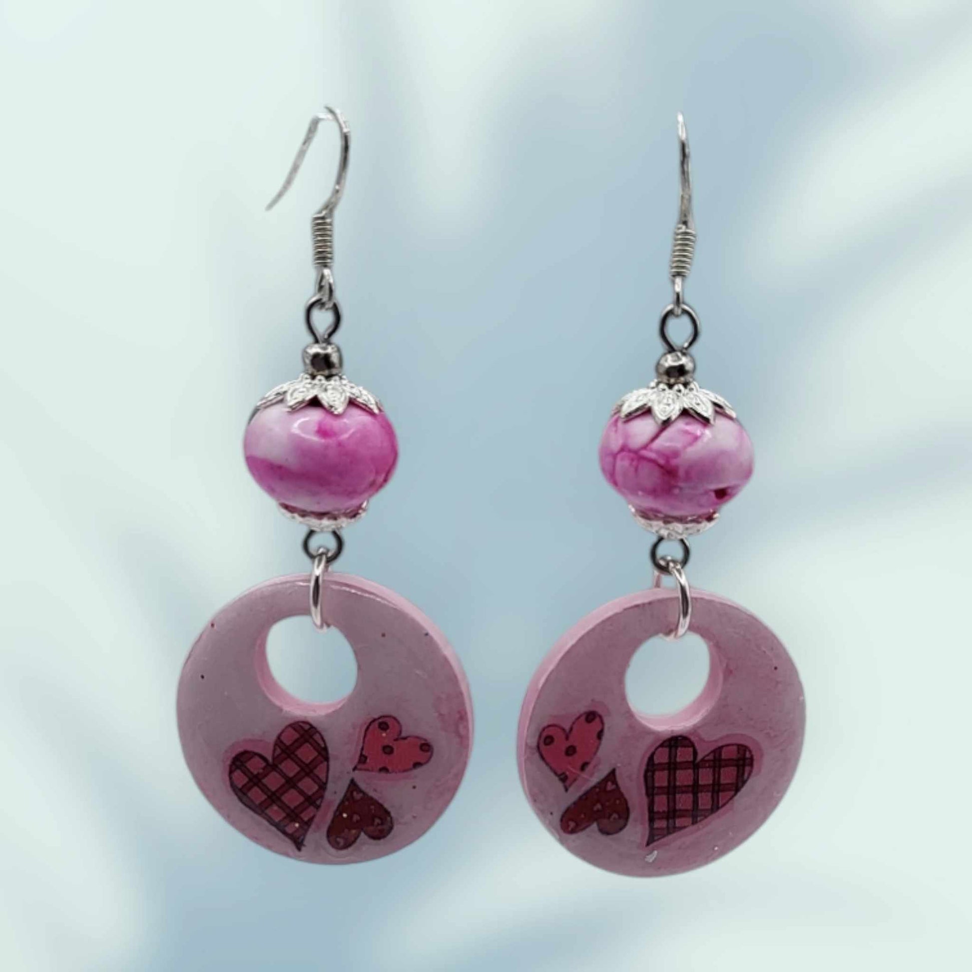 Red hearts on Resincrete Earrings pink with beads