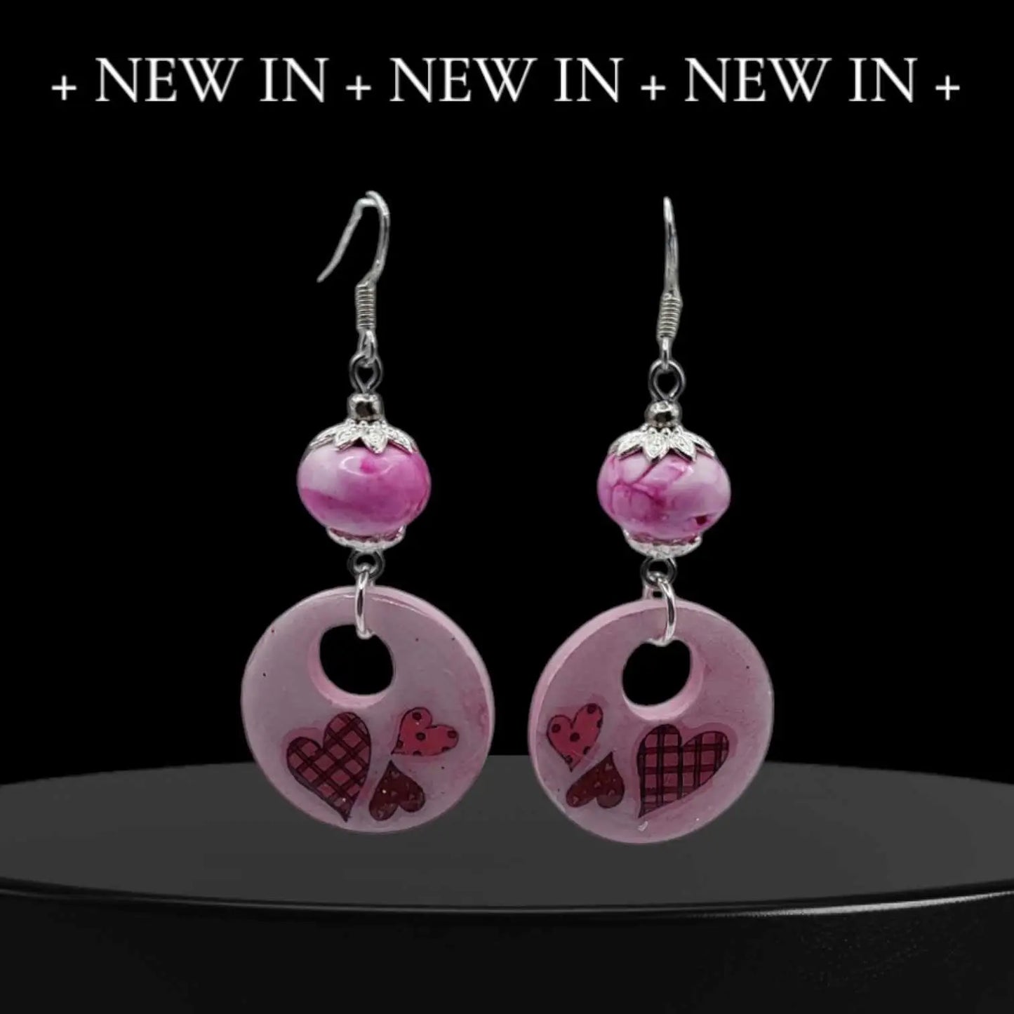 Red hearts on Resincrete Earrings pink with beads