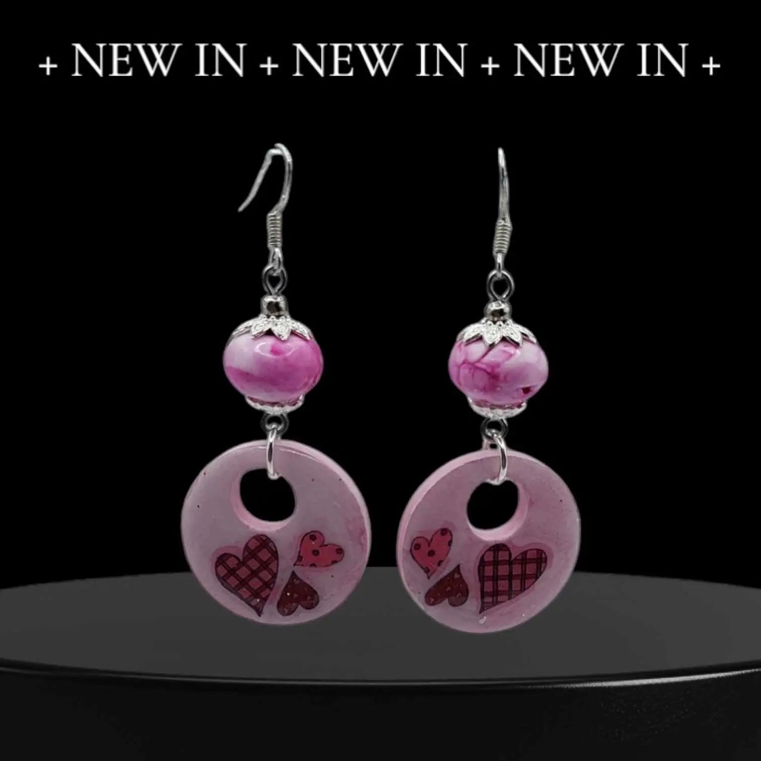 Red hearts on Resincrete Earrings pink with beads