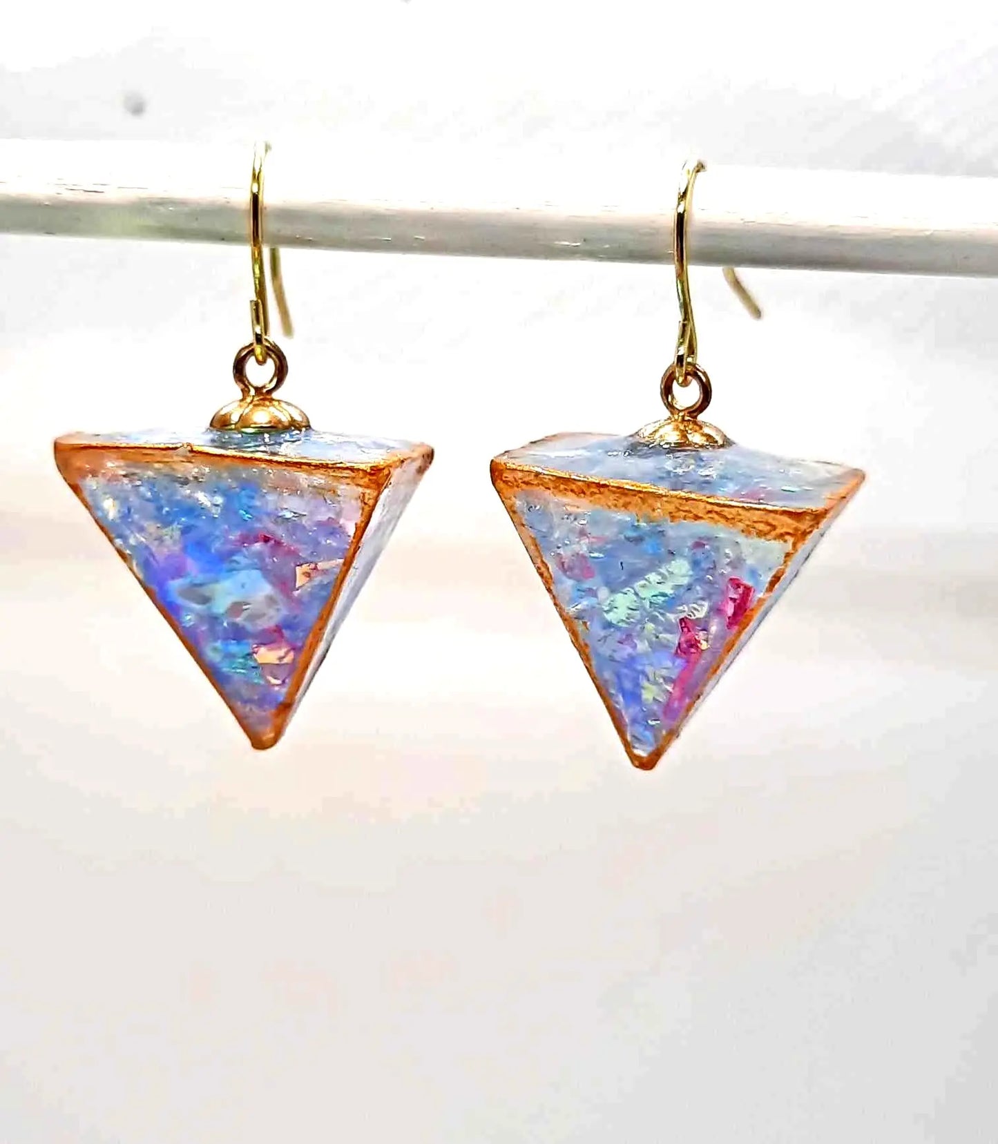 Gold resin short triangle cut stone design earrings