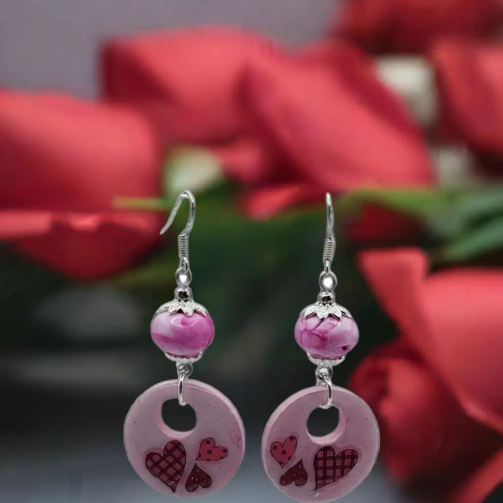 Red hearts on Resincrete Earrings pink with beads