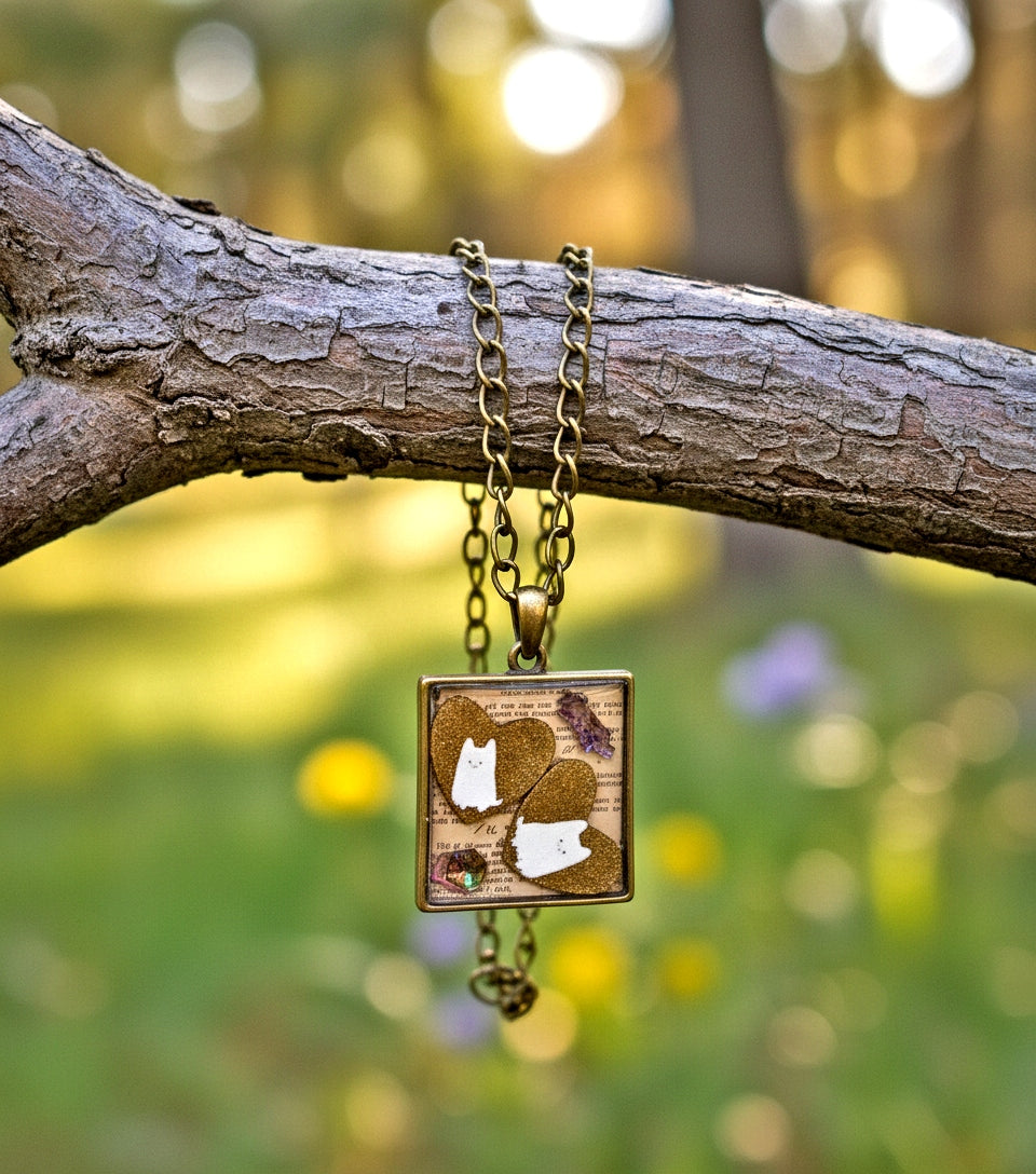 Triangular pendant resin handcrafted white kitty abalone bronze Necklace Accessories