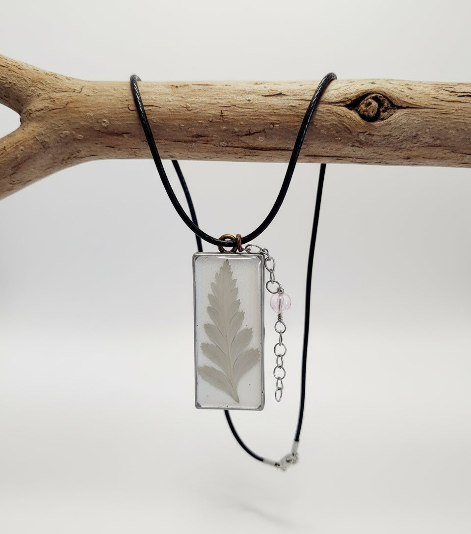 Resin leaf reversible design lobster clasp necklace 18"