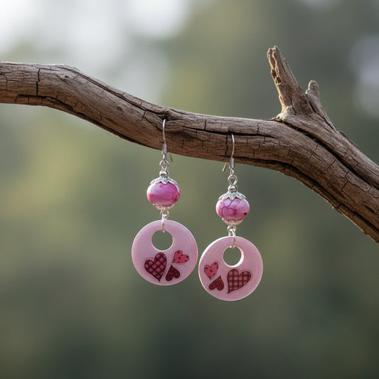 Red hearts on Resincrete Earrings pink with beads